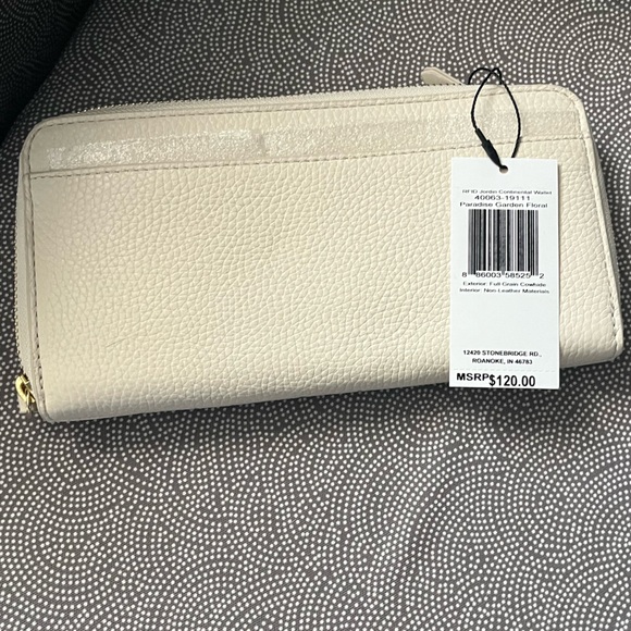 Vera Bradley White Wallet with Floral Design Paradise Garden *Make an Offer* - Picture 5 of 9